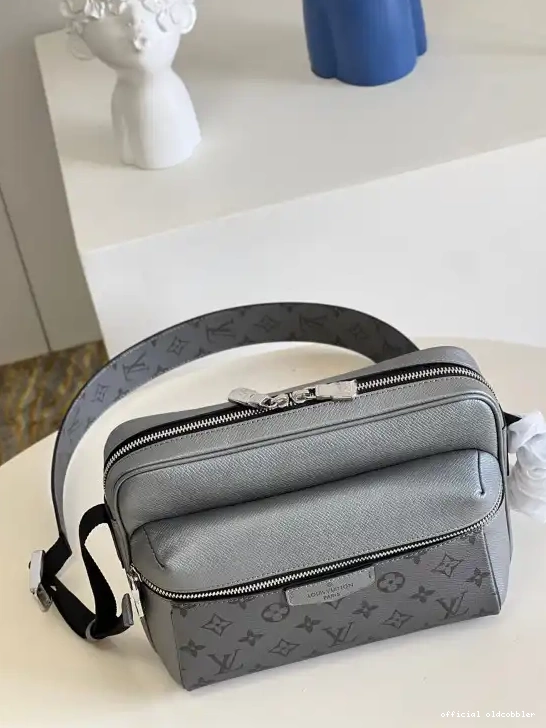 Official oldcobbler VUITTON LOUIS OUTDOOR MESSENGER 0703